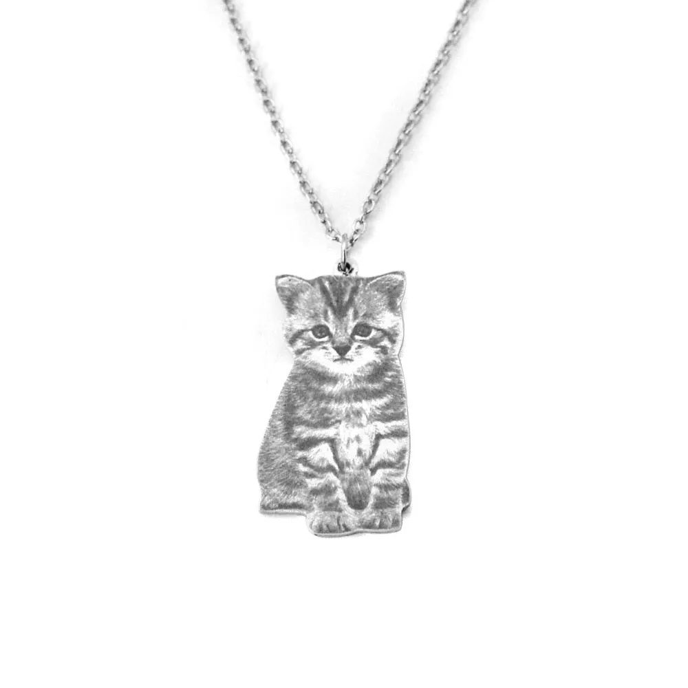 Custom pet photo necklaces by Style's Bug