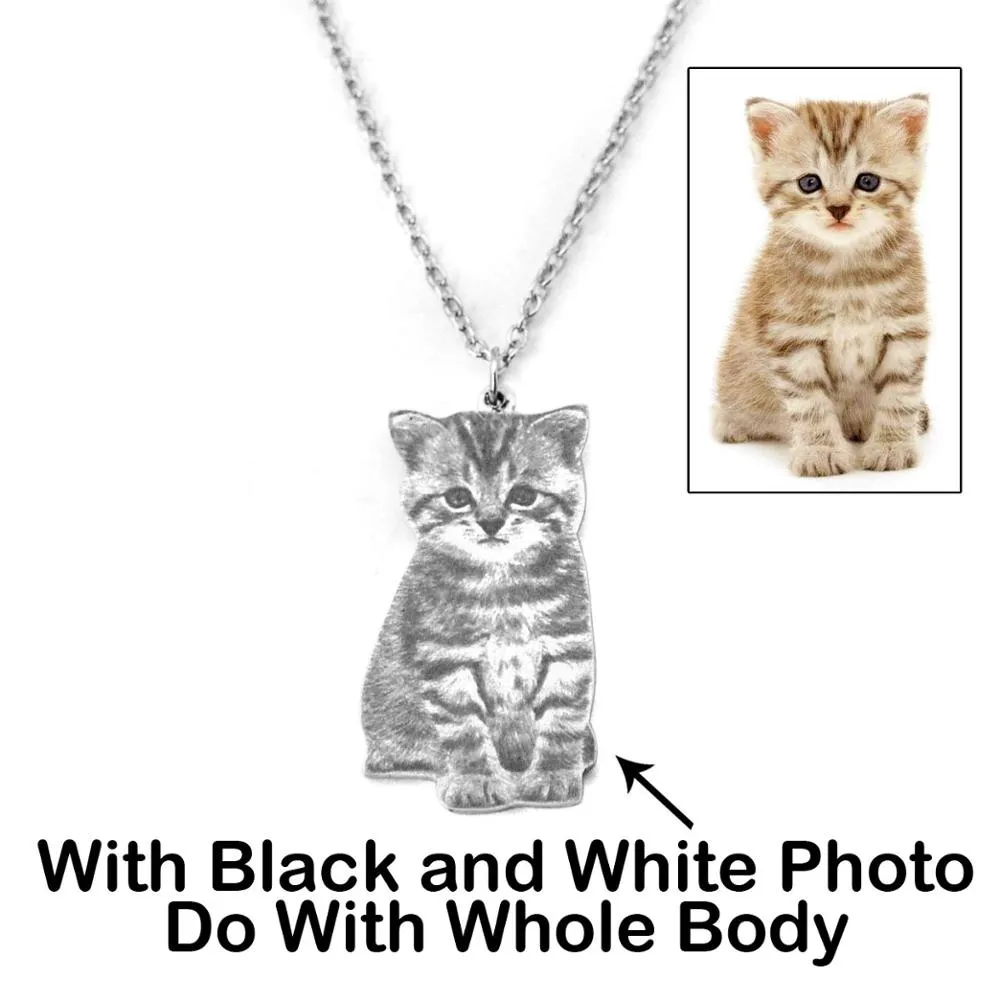 Custom pet photo necklaces by Style's Bug