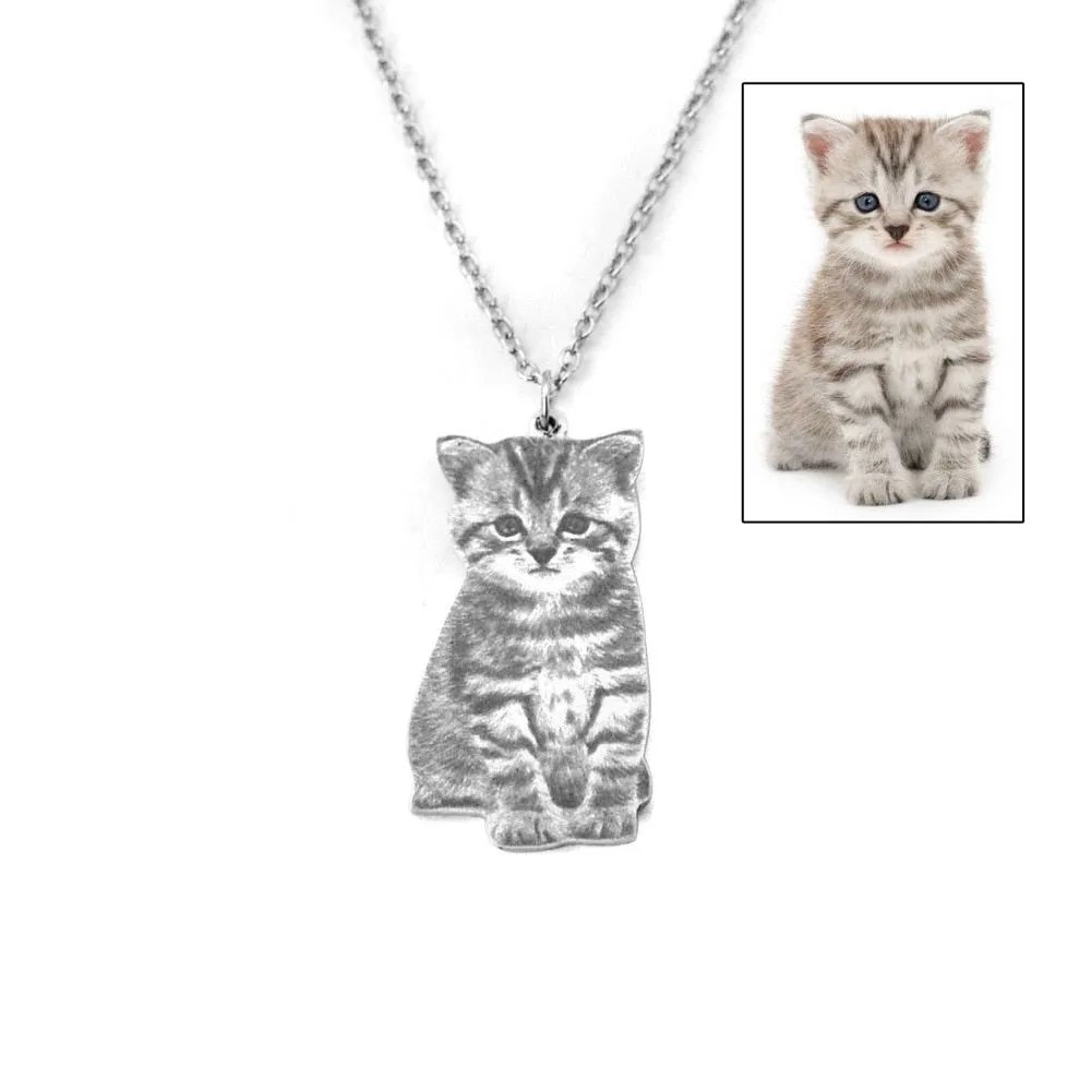 Custom pet photo necklaces by Style's Bug