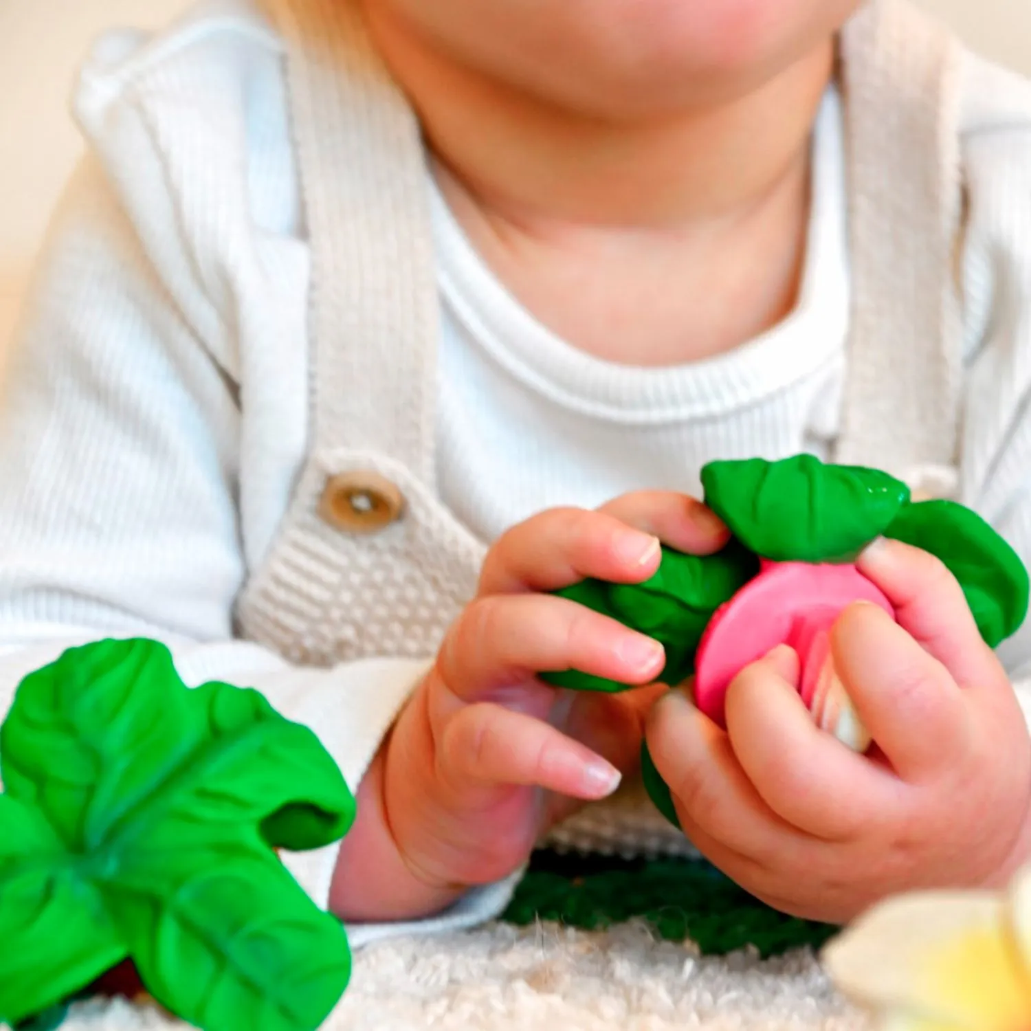 Oli & Carol Ramonita The Radish Chewy Teether