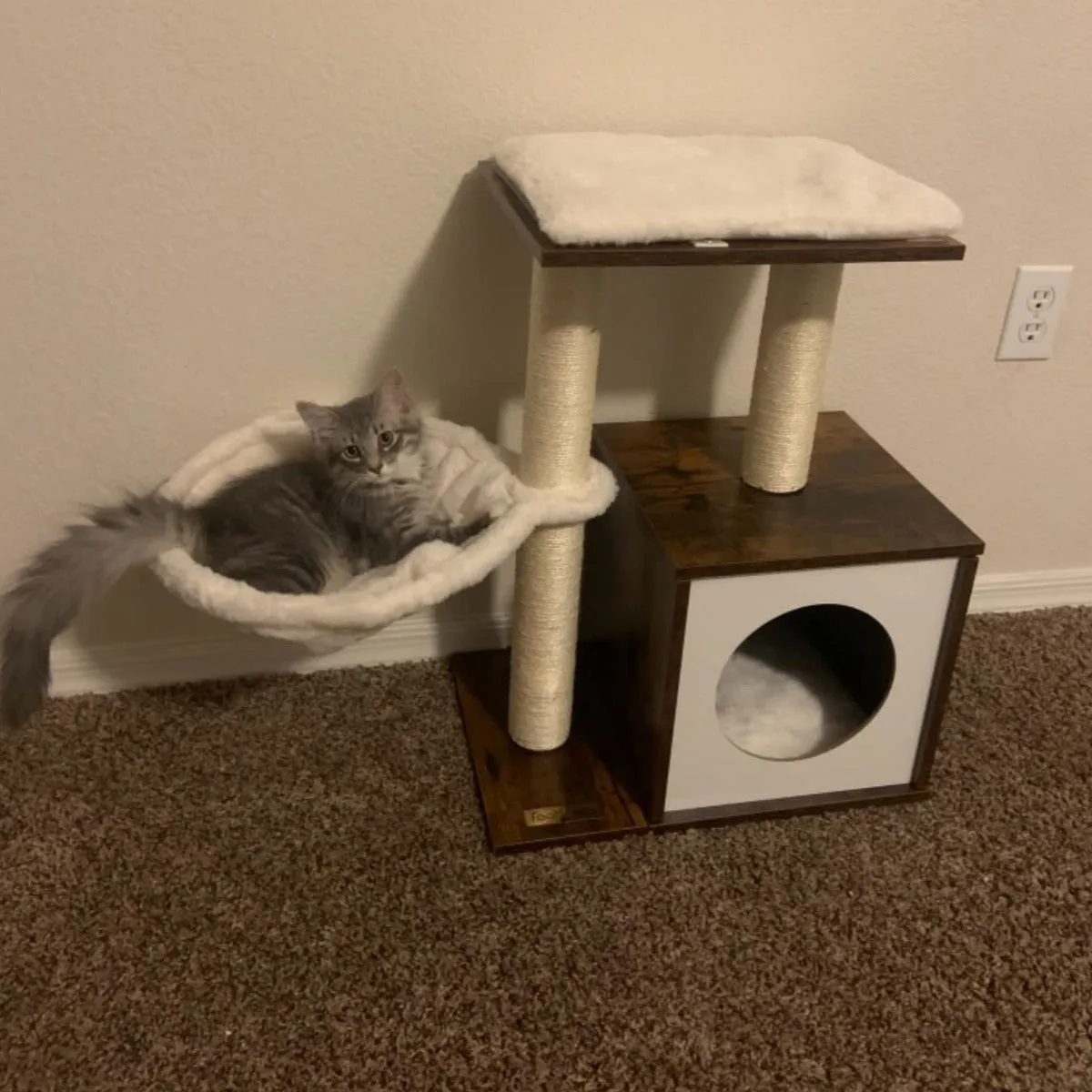 Small Cat Tree for Kittens, Modern Cat Tower for Indoor Cats, Wooden Cat Condo with Scratching Posts